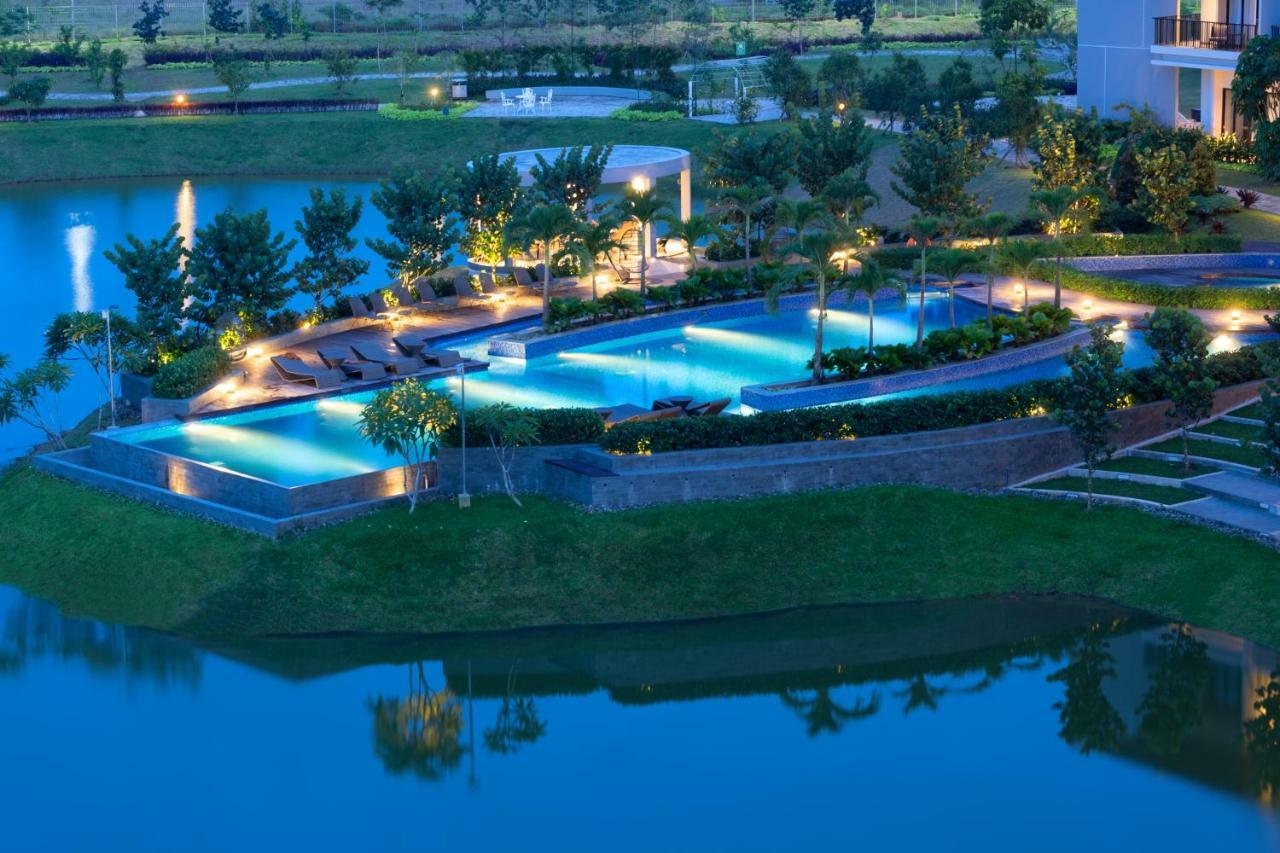 Hotel Santika Premiere Bandara Palembang Exterior foto